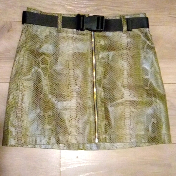 TOPSHOP-  Snakeskin Faux Leather Mini Skirt-8 - Picture 13 of 13